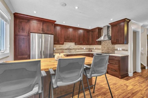 4532 Montgomery Avenue Nw, Calgary, AB - Indoor Photo Showing Kitchen With Stainless Steel Kitchen