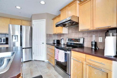 228 Covehaven Terrace Ne, Calgary, AB - Indoor Photo Showing Kitchen
