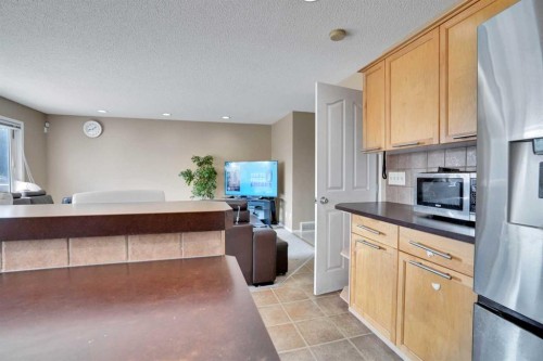 228 Covehaven Terrace Ne, Calgary, AB - Indoor Photo Showing Kitchen