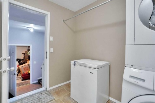 228 Covehaven Terrace Ne, Calgary, AB - Indoor Photo Showing Laundry Room