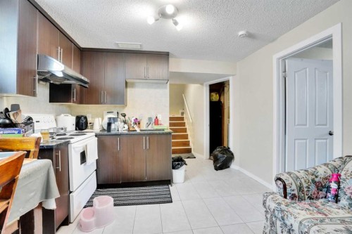 228 Covehaven Terrace Ne, Calgary, AB - Indoor Photo Showing Kitchen