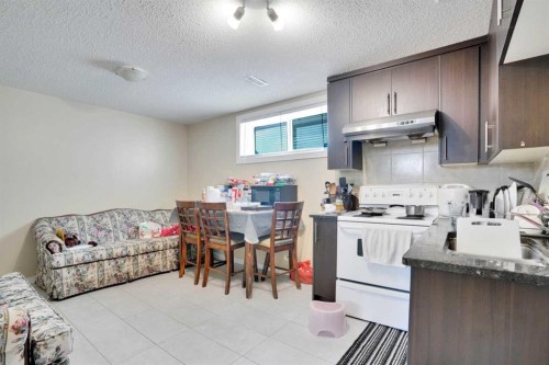 228 Covehaven Terrace Ne, Calgary, AB - Indoor Photo Showing Kitchen