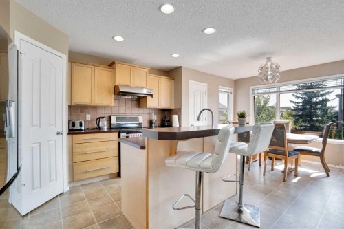 228 Covehaven Terrace Ne, Calgary, AB - Indoor Photo Showing Kitchen