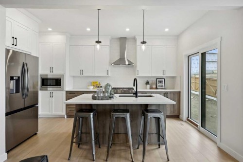 43 Versant View Sw, Calgary, AB - Indoor Photo Showing Kitchen With Upgraded Kitchen