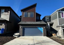 43 Versant View SW Calgary, AB T2Y 0W9