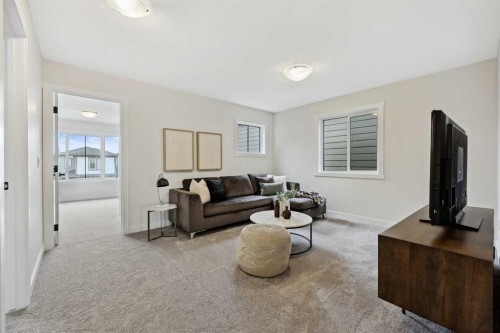 43 Versant View Sw, Calgary, AB - Indoor Photo Showing Living Room