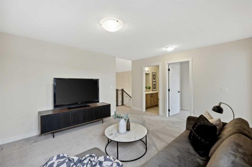 43 Versant View Sw, Calgary, AB - Indoor Photo Showing Living Room
