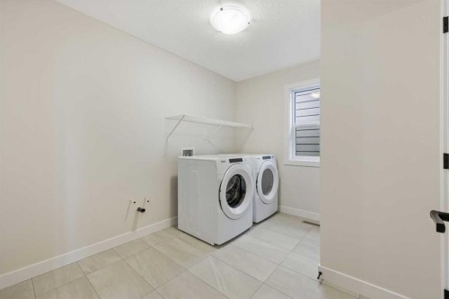 43 Versant View Sw, Calgary, AB - Indoor Photo Showing Laundry Room