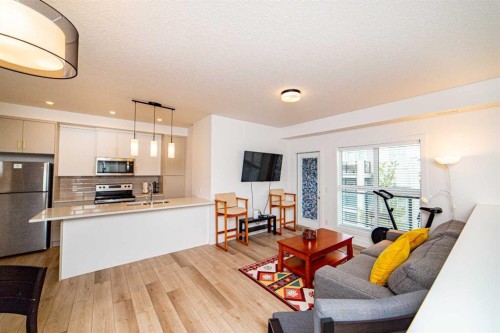 120 Spring Creek Common Sw, Calgary, AB - Indoor Photo Showing Kitchen