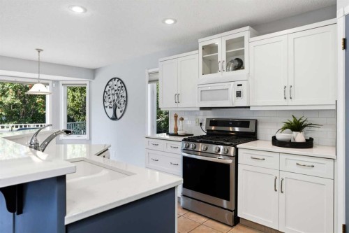 12 Bow Way, Cochrane, AB - Indoor Photo Showing Kitchen