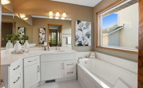 12 Bow Way, Cochrane, AB - Indoor Photo Showing Bathroom