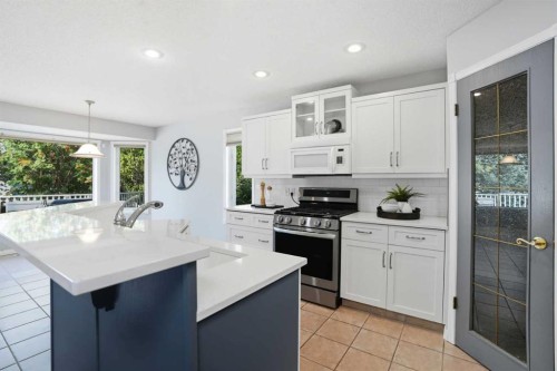 12 Bow Way, Cochrane, AB - Indoor Photo Showing Kitchen