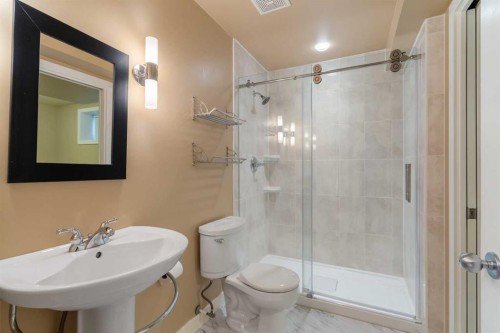 78 New Brighton Manor Se, Calgary, AB - Indoor Photo Showing Bathroom
