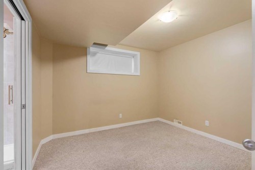 78 New Brighton Manor Se, Calgary, AB - Indoor Photo Showing Other Room