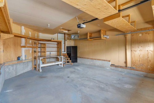 78 New Brighton Manor Se, Calgary, AB - Indoor Photo Showing Garage