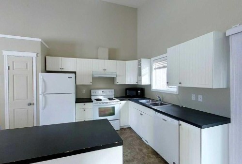 4155 15 Avenue, Edson, AB - Indoor Photo Showing Kitchen With Double Sink