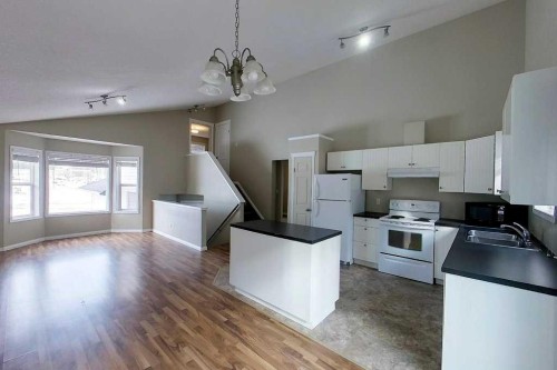 4155 15 Avenue, Edson, AB - Indoor Photo Showing Kitchen