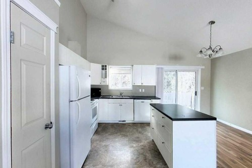 4155 15 Avenue, Edson, AB - Indoor Photo Showing Kitchen With Double Sink