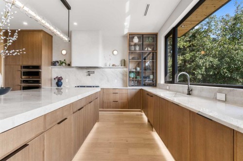 692 West Chestermere Drive, Chestermere, AB - Indoor Photo Showing Kitchen