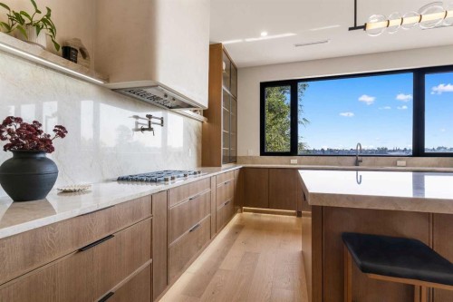 692 West Chestermere Drive, Chestermere, AB - Indoor Photo Showing Kitchen