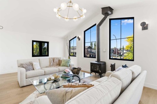 692 West Chestermere Drive, Chestermere, AB - Indoor Photo Showing Living Room