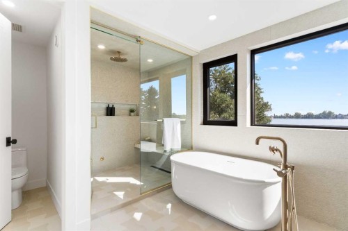 692 West Chestermere Drive, Chestermere, AB - Indoor Photo Showing Bathroom