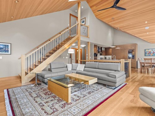 514 5Th Avenue, Canmore, AB - Indoor Photo Showing Living Room