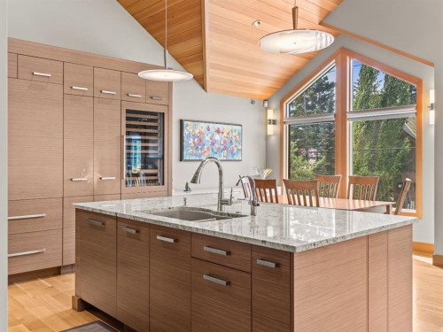 514 5Th Avenue, Canmore, AB - Indoor Photo Showing Kitchen