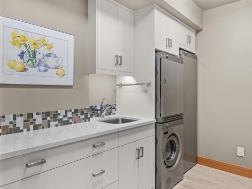 514 5Th Avenue, Canmore, AB - Indoor Photo Showing Laundry Room