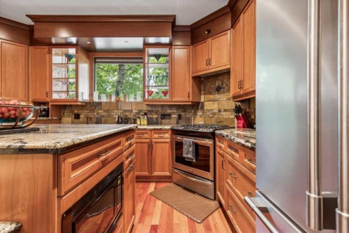 2605 4 Street Ne, Calgary, AB - Indoor Photo Showing Kitchen
