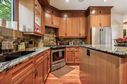 2605 4 Street Ne, Calgary, AB - Indoor Photo Showing Kitchen With Double Sink With Upgraded Kitchen