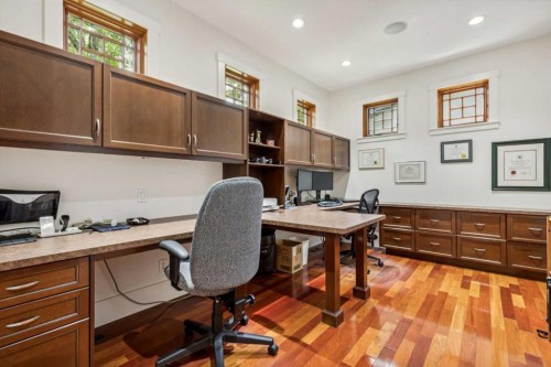 2605 4 Street Ne, Calgary, AB - Indoor Photo Showing Office