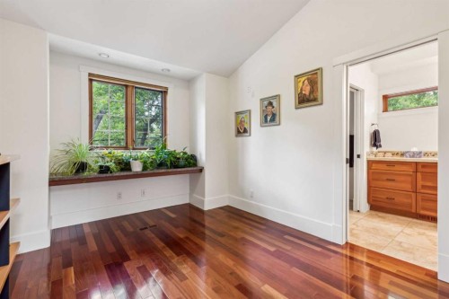 2605 4 Street Ne, Calgary, AB - Indoor Photo Showing Other Room