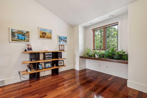 2605 4 Street Ne, Calgary, AB - Indoor Photo Showing Other Room