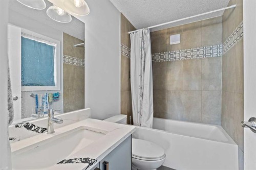 12 Cedargrove Road Sw, Calgary, AB - Indoor Photo Showing Bathroom