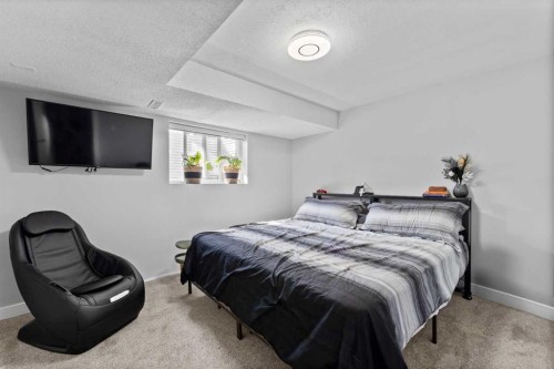 12 Cedargrove Road Sw, Calgary, AB - Indoor Photo Showing Bedroom