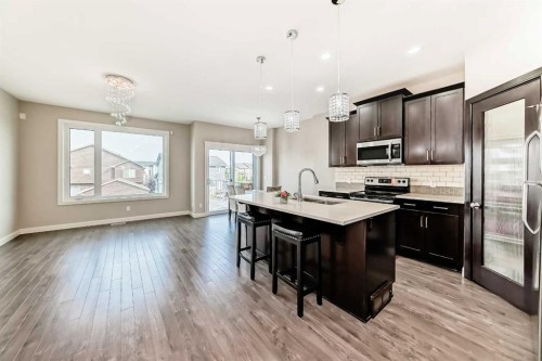 15 Evanscrest Way, Calgary, AB - Indoor Photo Showing Kitchen With Upgraded Kitchen