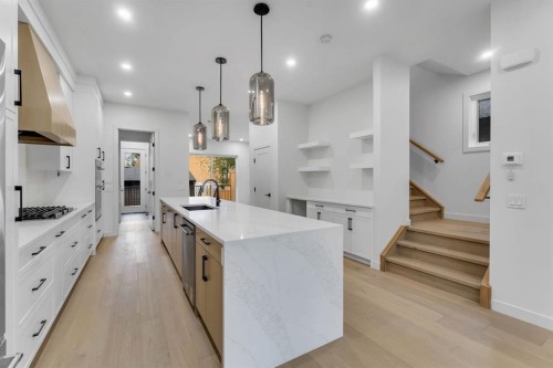 506 28 Avenue Nw, Calgary, AB - Indoor Photo Showing Kitchen With Upgraded Kitchen