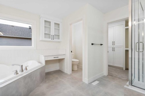 704 Mandalay Boulevard, Carstairs, AB - Indoor Photo Showing Bathroom