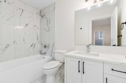 704 Mandalay Boulevard, Carstairs, AB - Indoor Photo Showing Bathroom