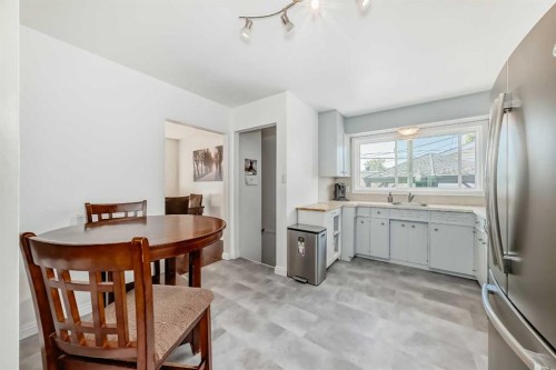 727 Macleay Road Ne, Calgary, AB - Indoor Photo Showing Other Room