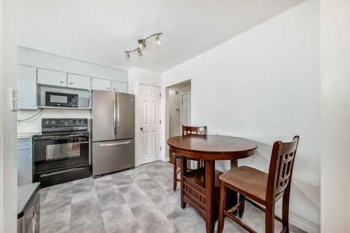 727 Macleay Road Ne, Calgary, AB - Indoor