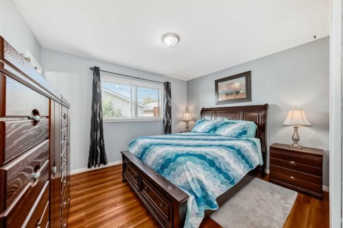 727 Macleay Road Ne, Calgary, AB - Indoor Photo Showing Bedroom