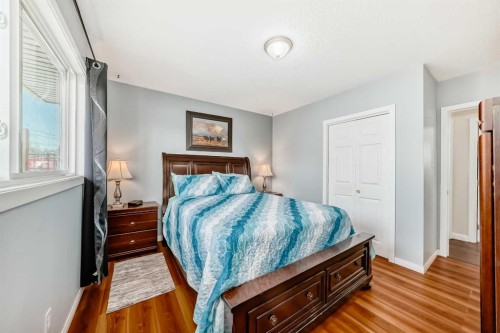 727 Macleay Road Ne, Calgary, AB - Indoor Photo Showing Bedroom