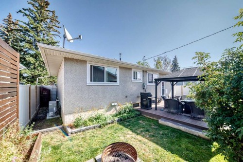 727 Macleay Road Ne, Calgary, AB - Outdoor With Exterior