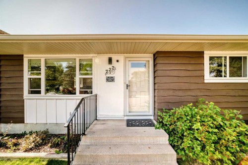 727 Macleay Road Ne, Calgary, AB - Outdoor