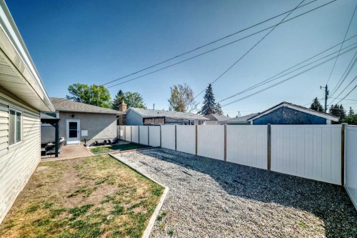 727 Macleay Road Ne, Calgary, AB - Outdoor