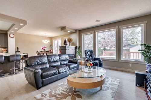 95 Evansdale Common Nw, Calgary, AB - Indoor Photo Showing Living Room