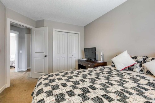 95 Evansdale Common Nw, Calgary, AB - Indoor Photo Showing Bedroom