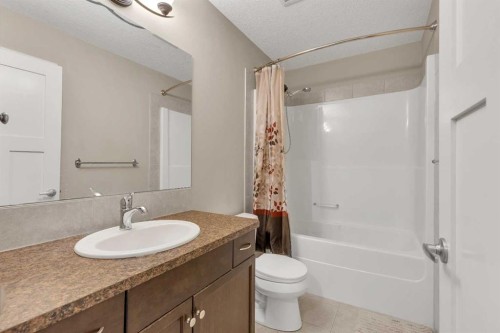 224 Panamount Point Nw, Calgary, AB - Indoor Photo Showing Bathroom